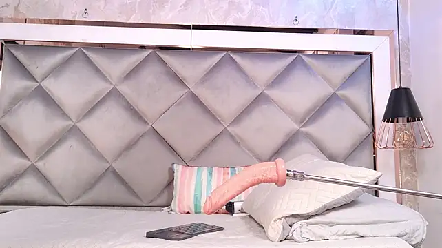 crystal_gilton live cam on StripChat