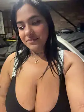 Nahomy-firee live cam on StripChat