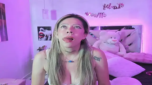 Karly_moon live cam on StripChat