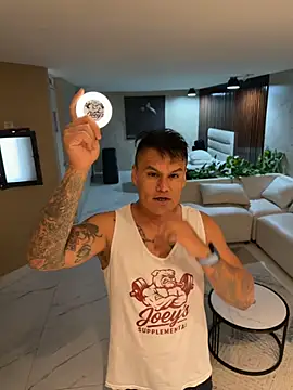LatinoLeones live cam on StripChat