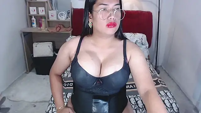 hugecockpaula