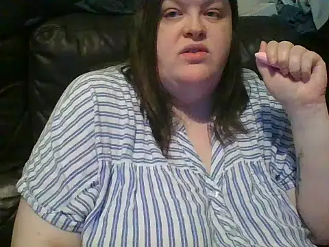 CurvyKirstiesX live cam on StripChat