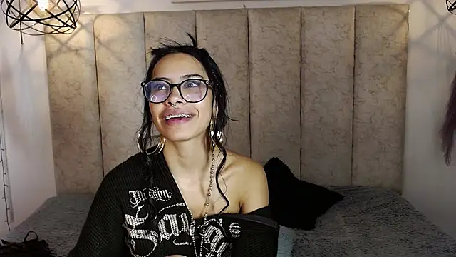 Miahotcs1 live cam on StripChat
