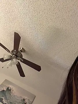 bluee_sky live cam on StripChat
