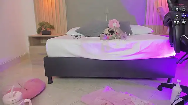 loly_berry live cam on StripChat
