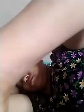 zxccxz1110 live cam on StripChat