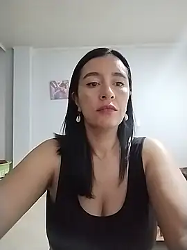 hailey85 live cam on StripChat