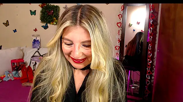 Jolie-Mature live cam on StripChat