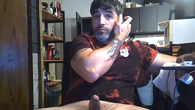 ozzypsico13 live cam on StripChat