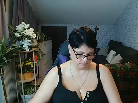 newgirl4you (F mature) - Take off my dress...and reveal my under