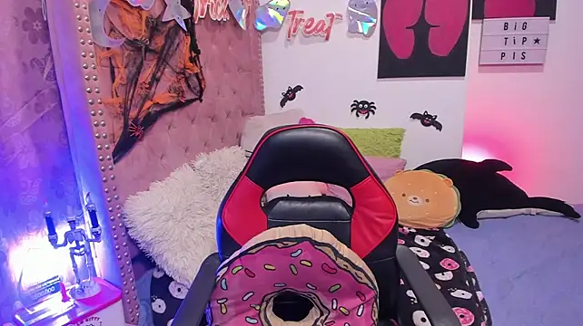 LillyCandy live cam on StripChat