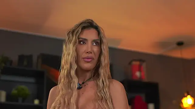 Evelyn_Evyyy live cam on StripChat
