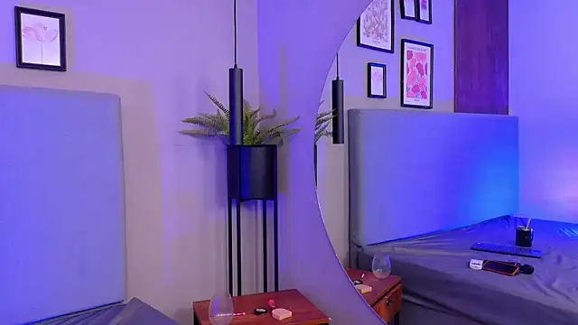 ZoeyPetit live cam on StripChat