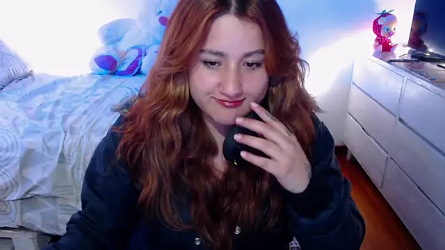 luna_palmerau live cam on StripChat