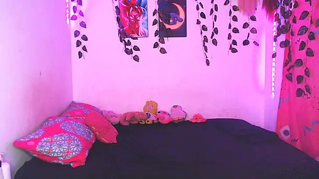Stefanny_Hot033 live cam on StripChat