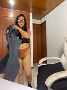 sweetlily18 (F milf) - spanking on my breasts through my cloth