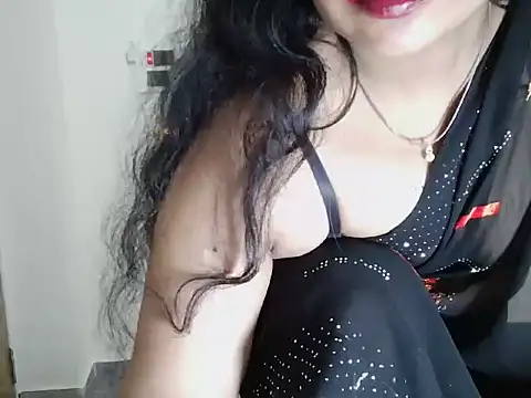 LOVE_GAUR69 live cam on StripChat