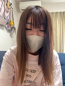 marumaru_omaru (F young) - Tシャツめくっておへそ見せる