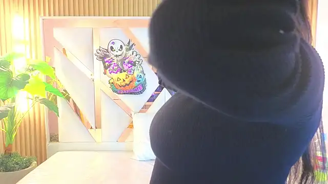 RaeDoll_t live cam on StripChat