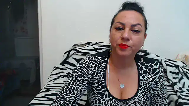 MissElla live cam on StripChat