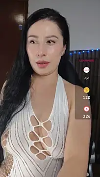 Emma_Hotkiss