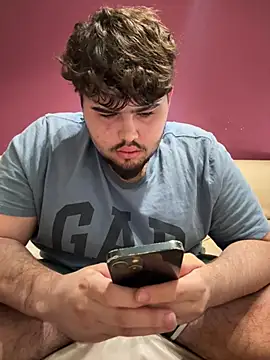 Yannick04 live sex cam