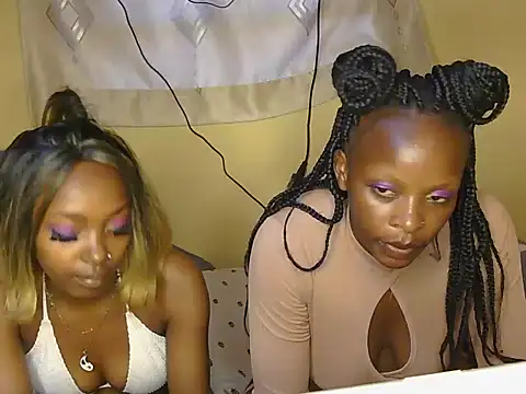 CurvyAfterDark live cam on StripChat