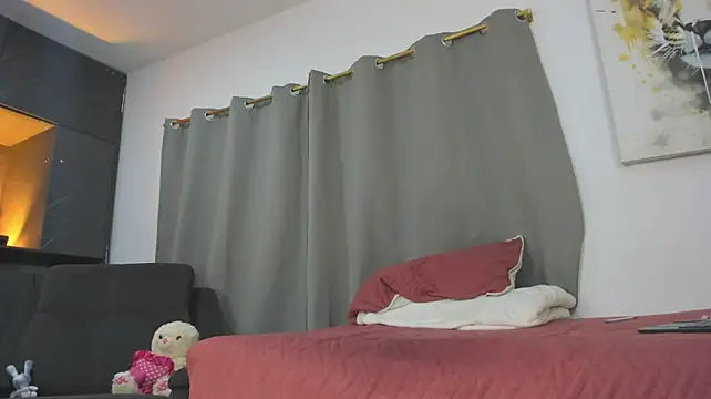 naomi_belini live cam on StripChat