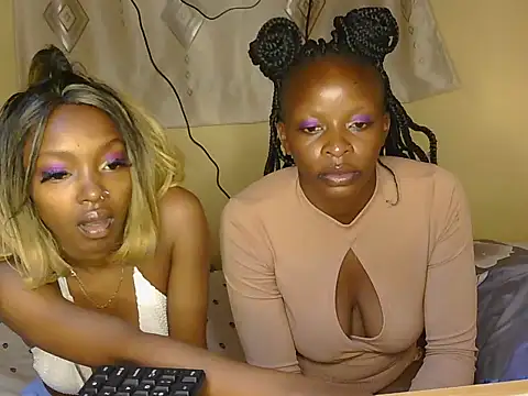 CurvyAfterDark live cam on StripChat