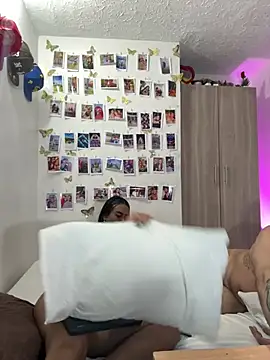 UR_LATIN_BUSHY_GUYS webcam