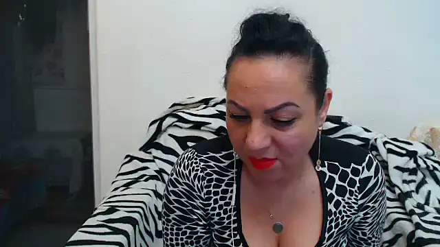 MissElla live cam on StripChat