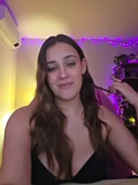 Show de webcam en vivo con MiaRides19 - Juguetes Lovense interactivos disponibles