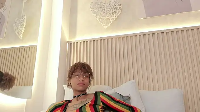 daiana_curly