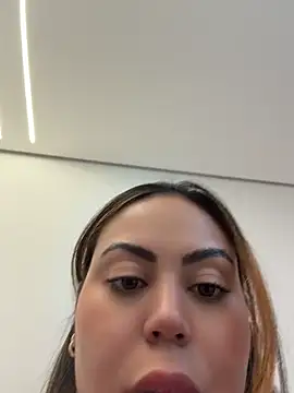 LariiHotWife