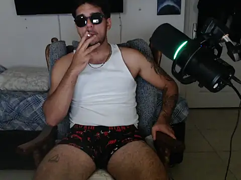 Maxhinelle live cam on StripChat
