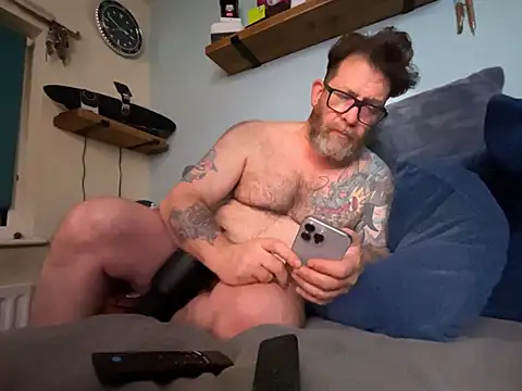 Tattooednakedguy live cam on StripChat