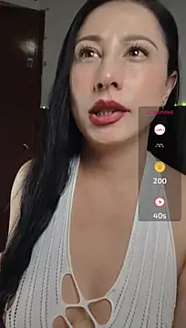 Emma_Hotkiss