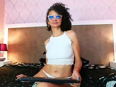 crystalroger (F milf) - Fingering pussy until cum🥵