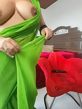 Ruvi_Queen live cam on StripChat