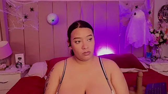 MollyBigBoobs12 live cam on StripChat