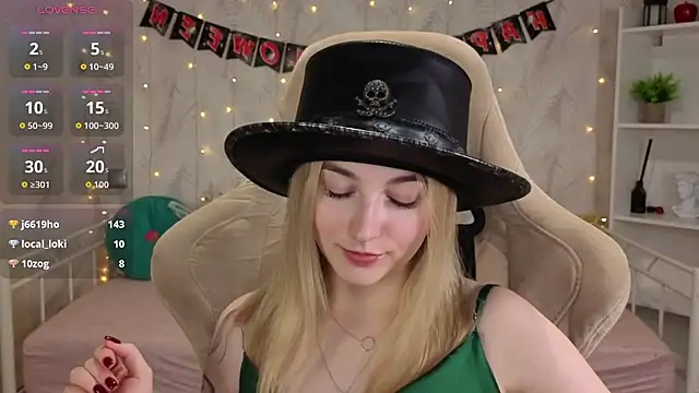 Shy_Polly live cam on StripChat