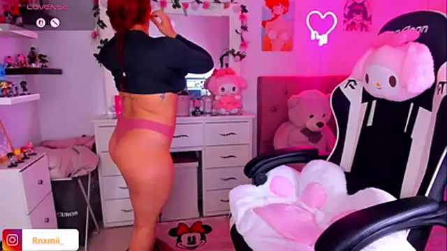 Vannessa__Shy live cam on StripChat