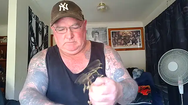 kinkyblueyes69 (M mature) - TAKE OFF BODYSUIT
