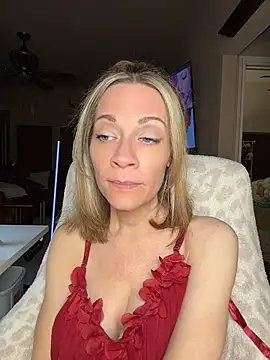 edendelilah1 (F milf) - Lotion on Tits