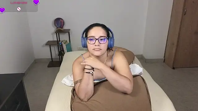 blue__moon_ live cam on StripChat