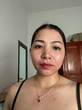 Phiea-nc94 live cam on StripChat