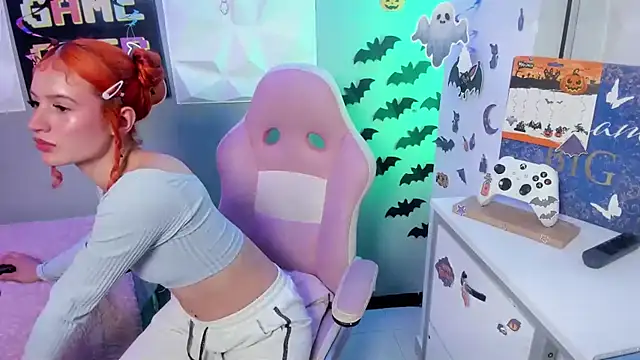 AdelaineBest live cam on StripChat