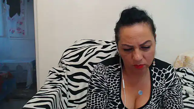 MissElla live cam on StripChat
