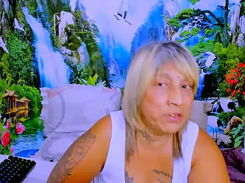 indianroxy live cam on StripChat