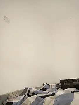 yellowvenorm live cam on StripChat